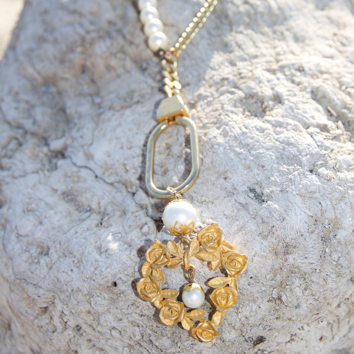 Sandy Roses Necklace